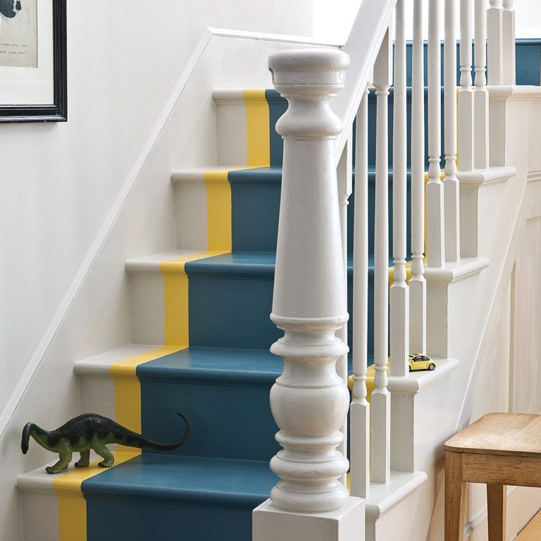 Как и чем покрасить деревянную лестницу: выбор краски, технология покраски