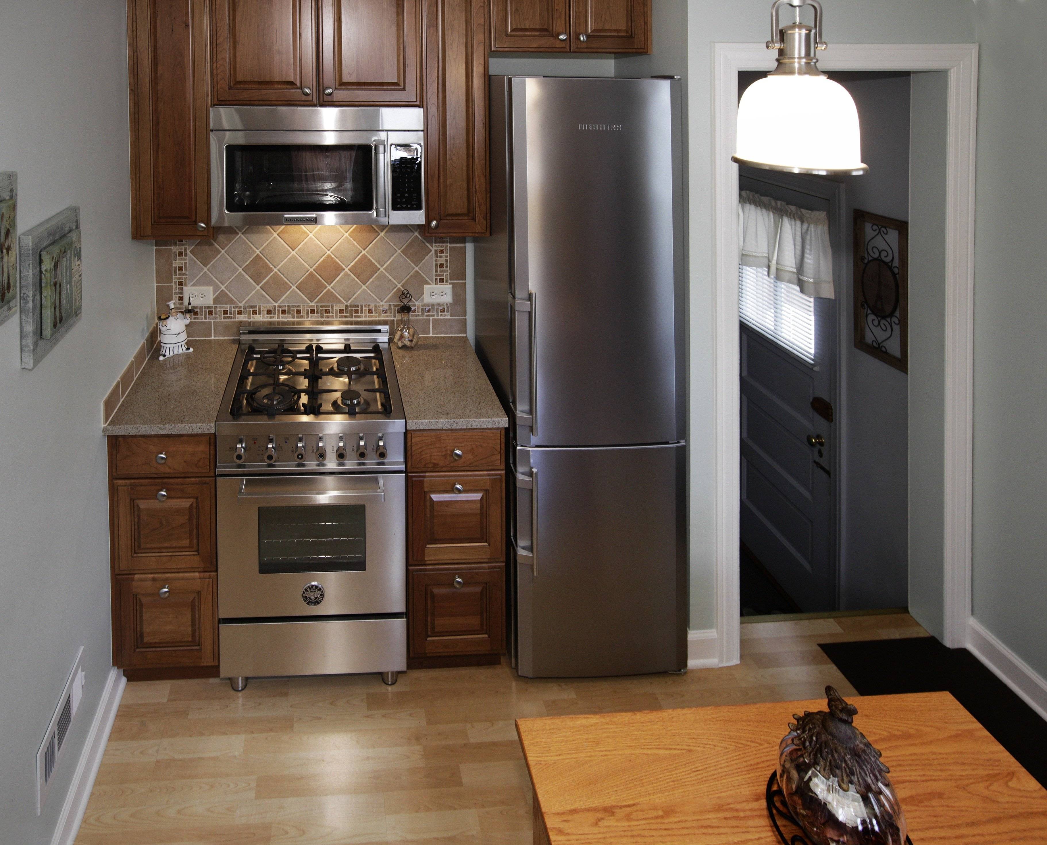 Где лучше всего установить холодильник: в кухне или прихожей, правила и тонкости установки, пошаговая инструкция