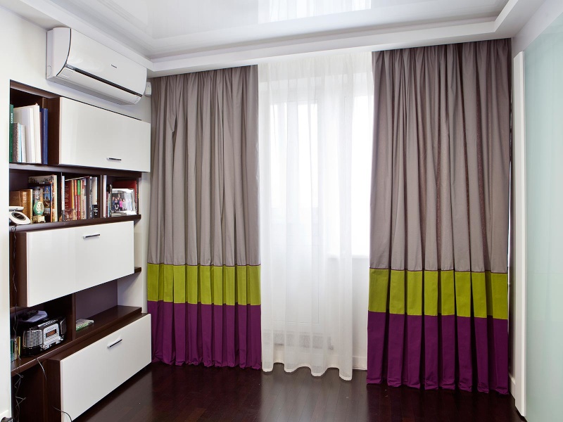 Двухцветные шторы в интерьере: правила цветового сочетания