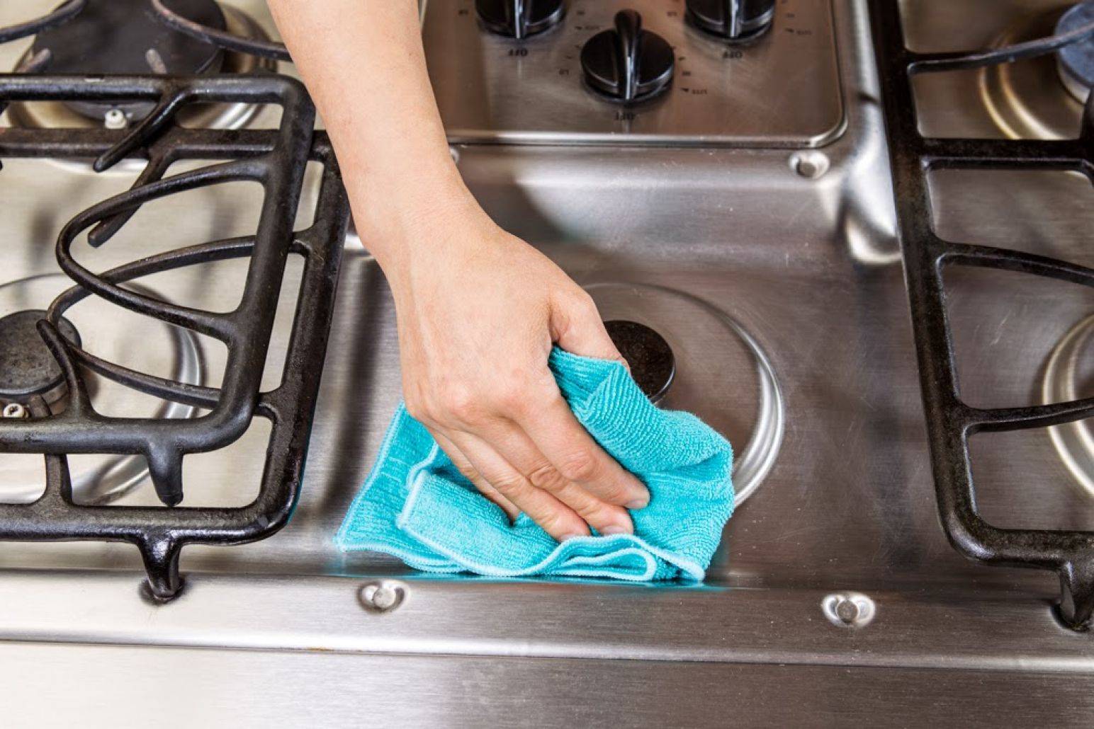 Как отмыть разные поверхности кухонной мебели от жира