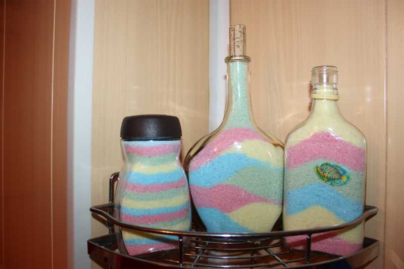 Как декорировать стеклянные бутылки своими руками: идеи для декорирования из продуктов, используем старые вещи