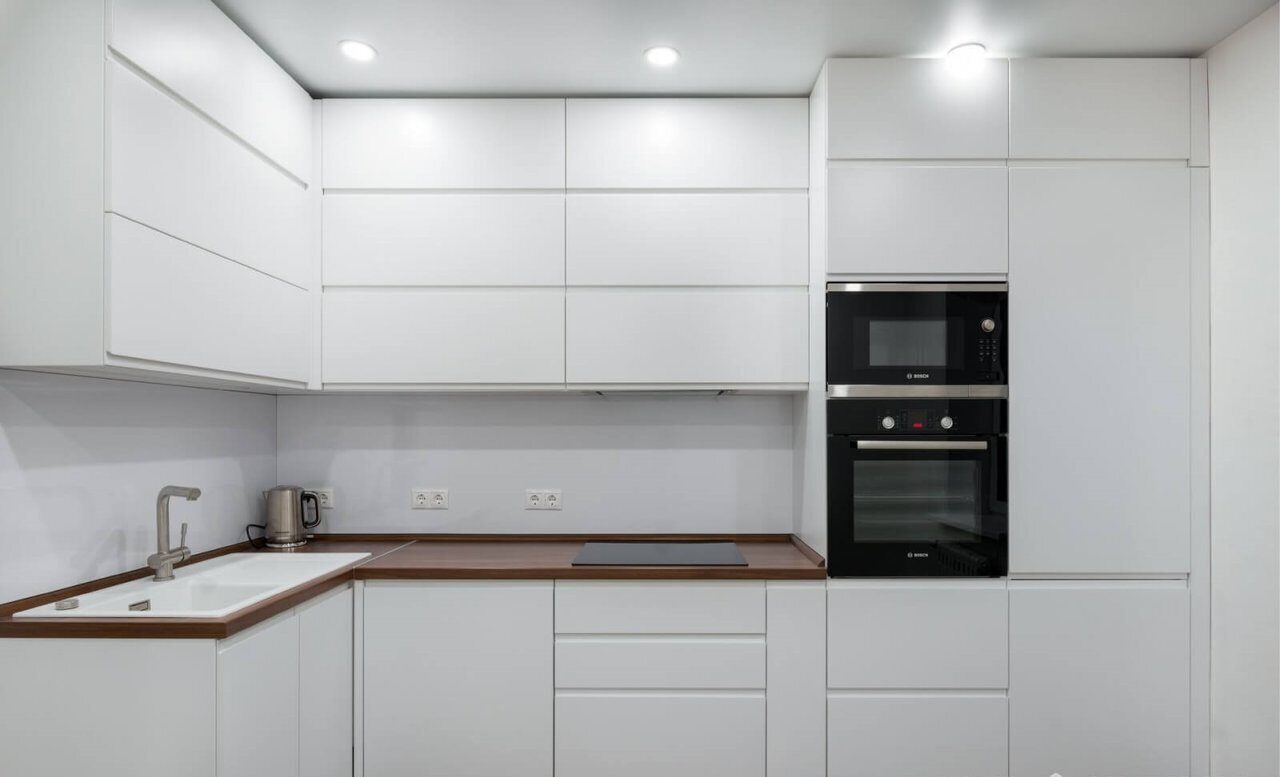 Кухни без ручек: скрытые, интегрированные, push типы открывания, фото дизайна