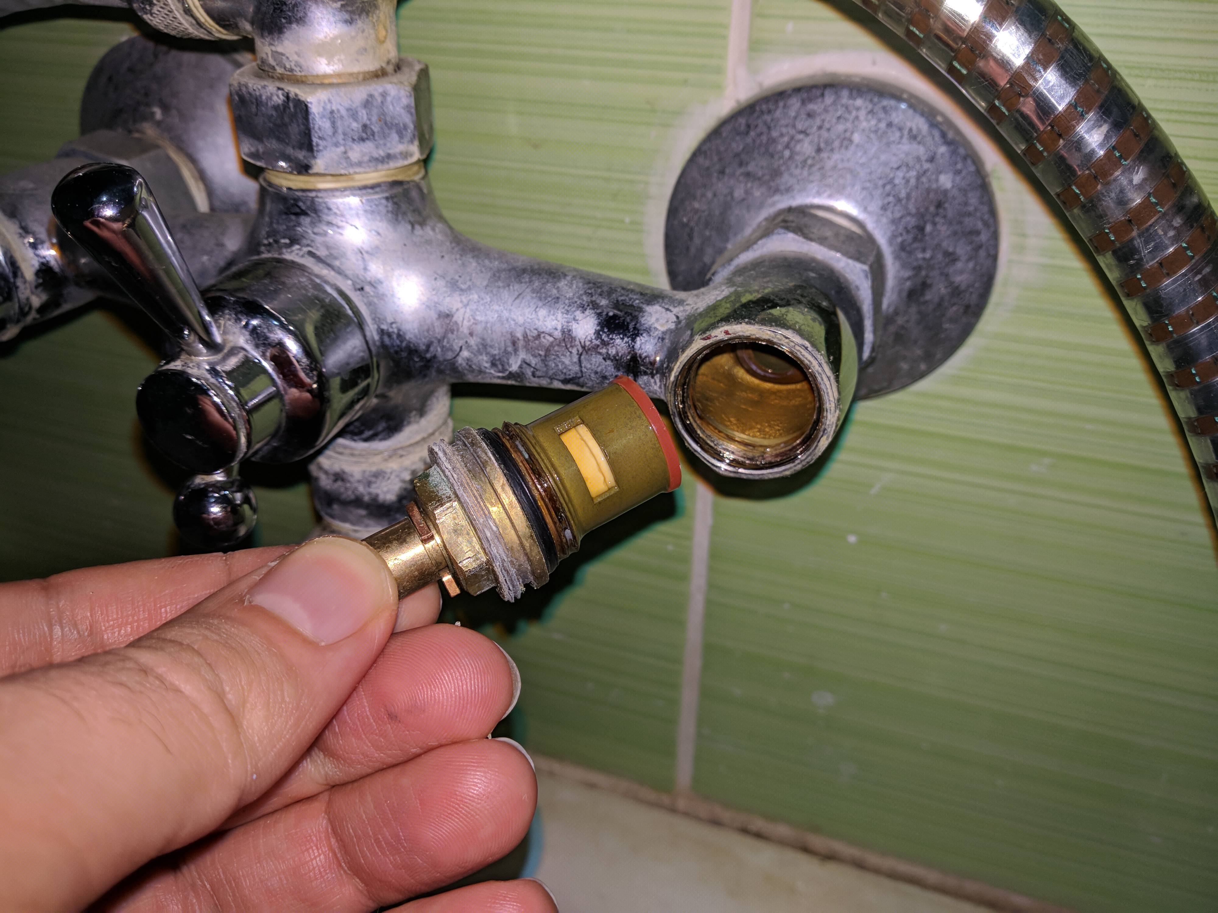 Что делать если течет кран: как починить текущий кран в ванной и на кухне?