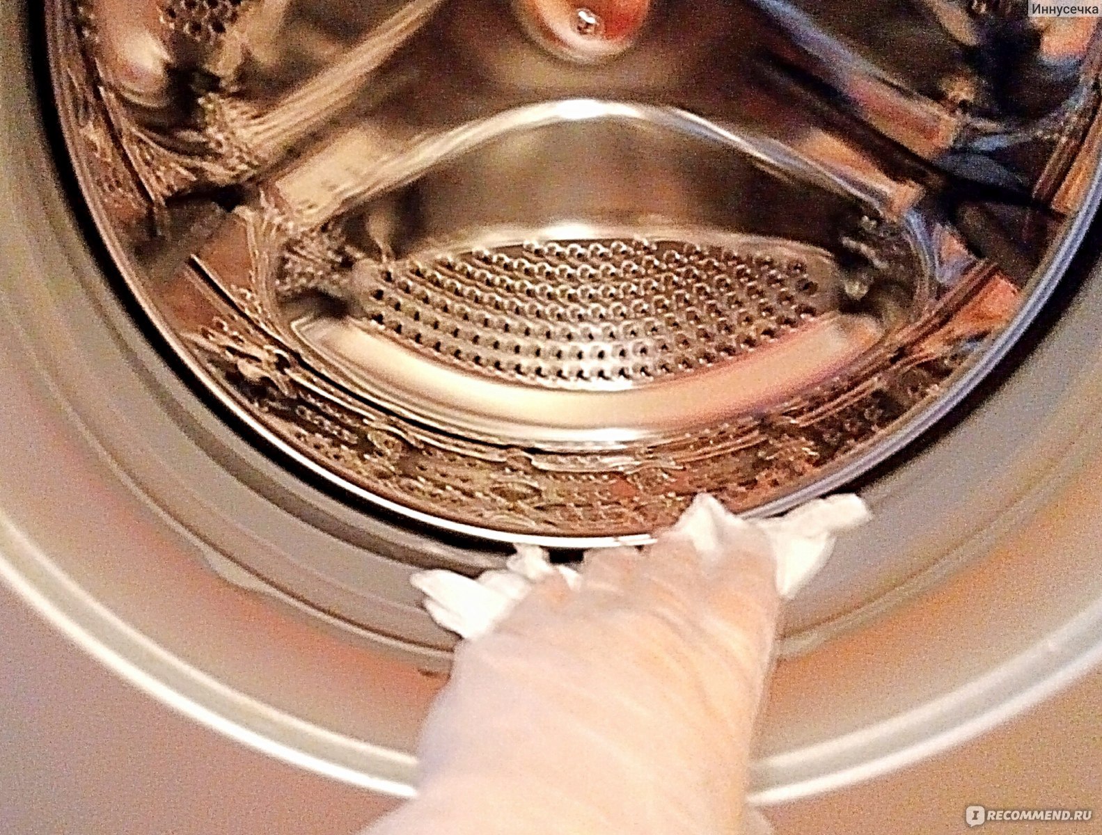 Пахнет стиральная машинка что делать. Барабан машинки. Чистка стиральной машины. Запах из стиральной машины средства. Пахнет из барабана стиральной машины.