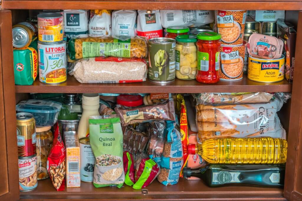 К самоизоляции готовы: 10 продуктов, которыми надо запастись для домашнего карантина