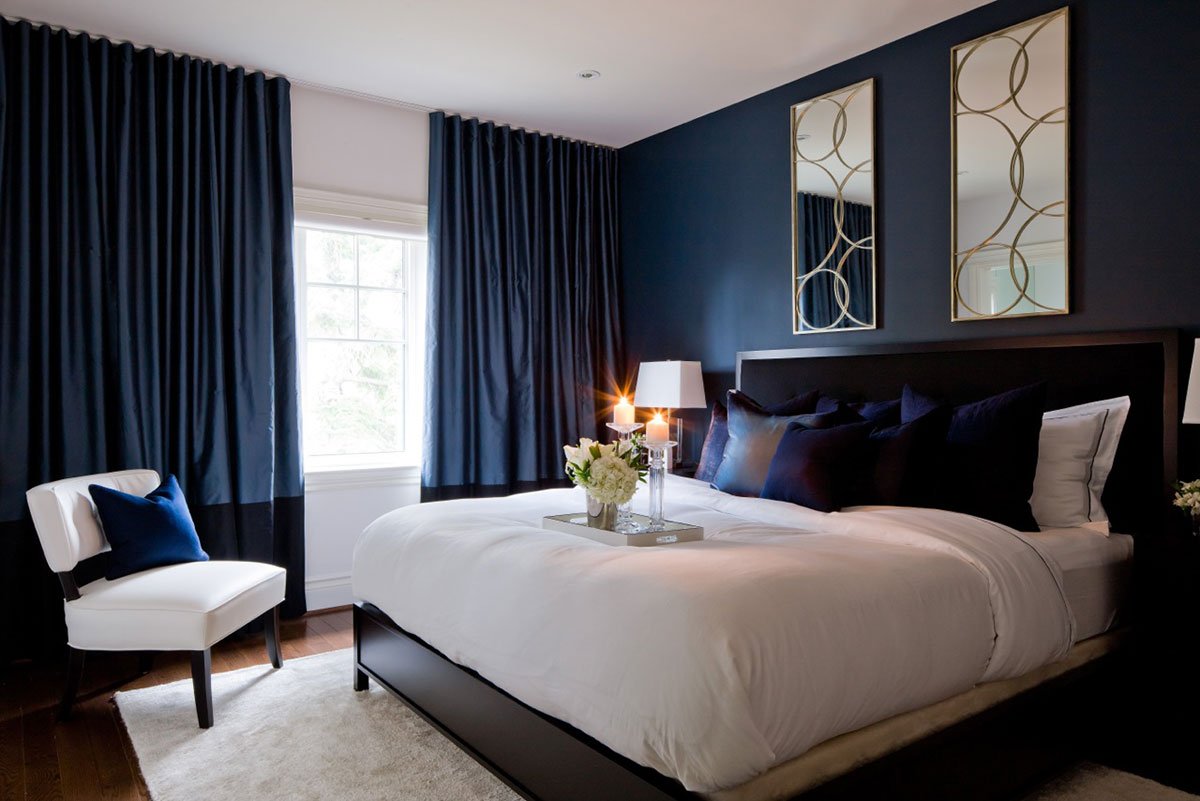 Синие шторы в интерьере: использование голубых занавесок в комнатах разного назначения