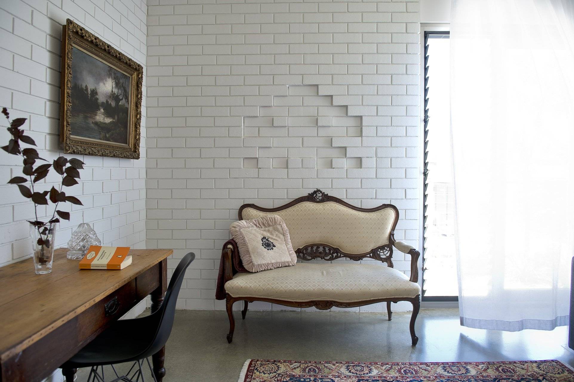 Декоративный кирпич в интерьере квартиры: правила и идеи (30 фото)