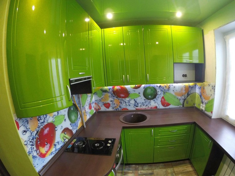 Кухни 7 метров с балконом, с диваном, угловые, выбор стиля и цвета, фото