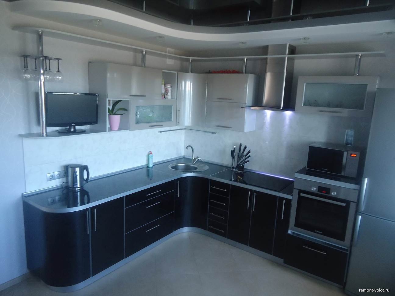 Черная глянцевая кухня ЗОВ за 2400$ (16 фото)