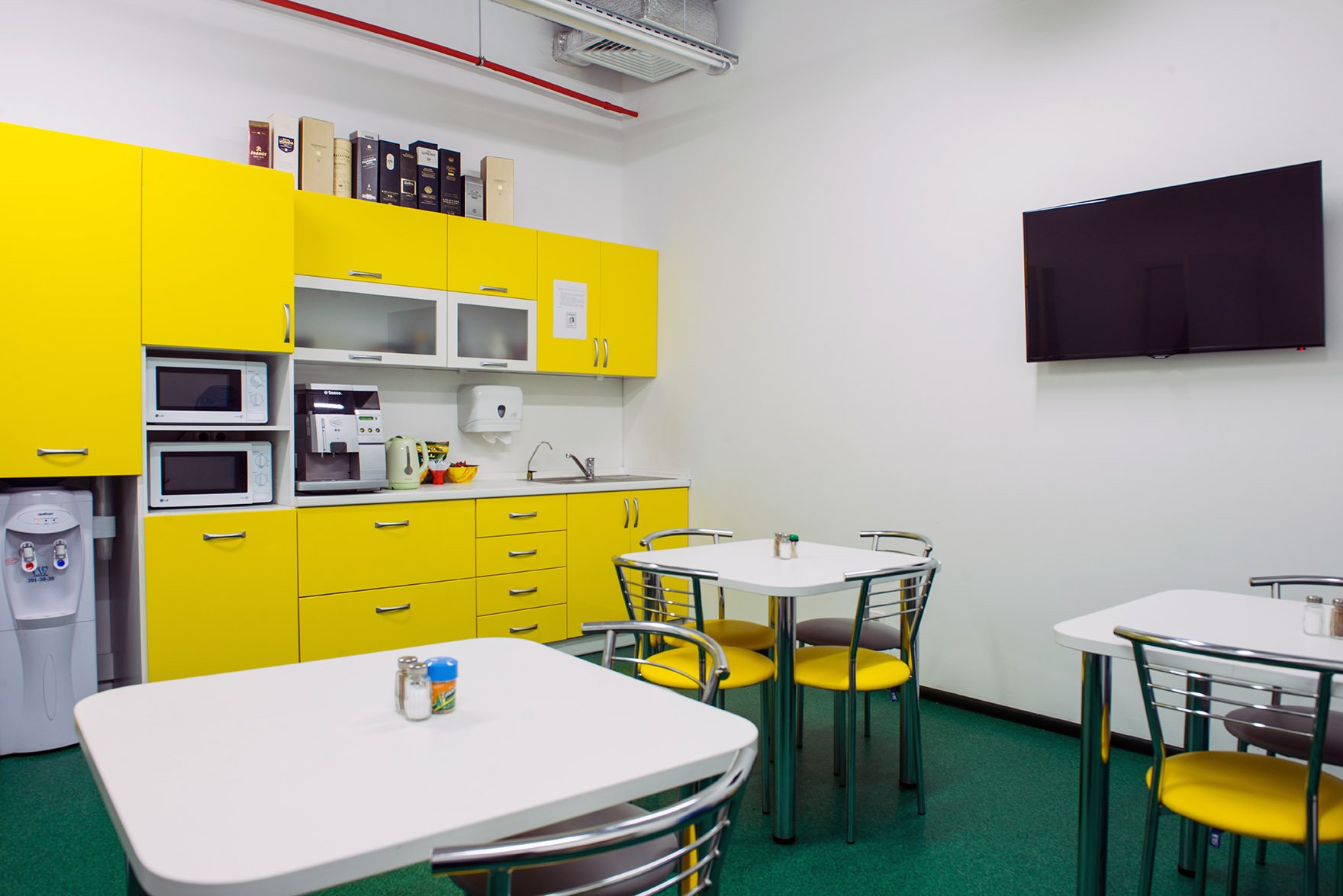 Желтая кухня для офиса в Перми: от заказа до установки