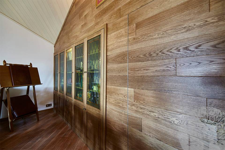 Деревянные панели для внутренней отделки стен: отделка кабинета настенными плитами, изготовление щитов из дерева, реечные и филенчатые, потолочные панели