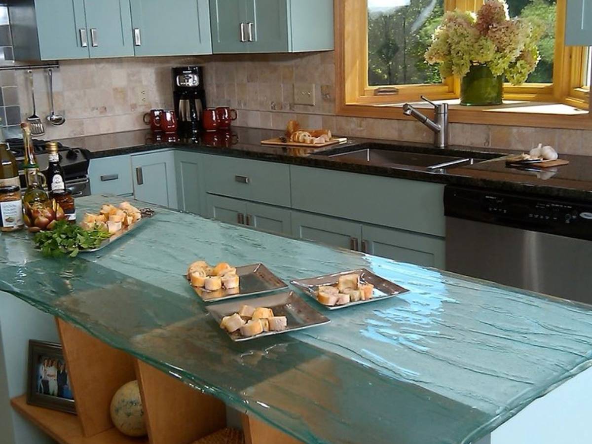 Как правильно выбрать стеклянный стол для кухни: на что обратить внимание