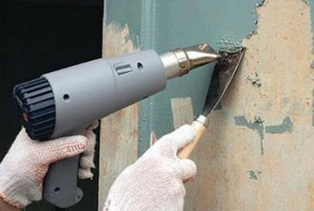 Техника удаления старой краски с бетонных стен