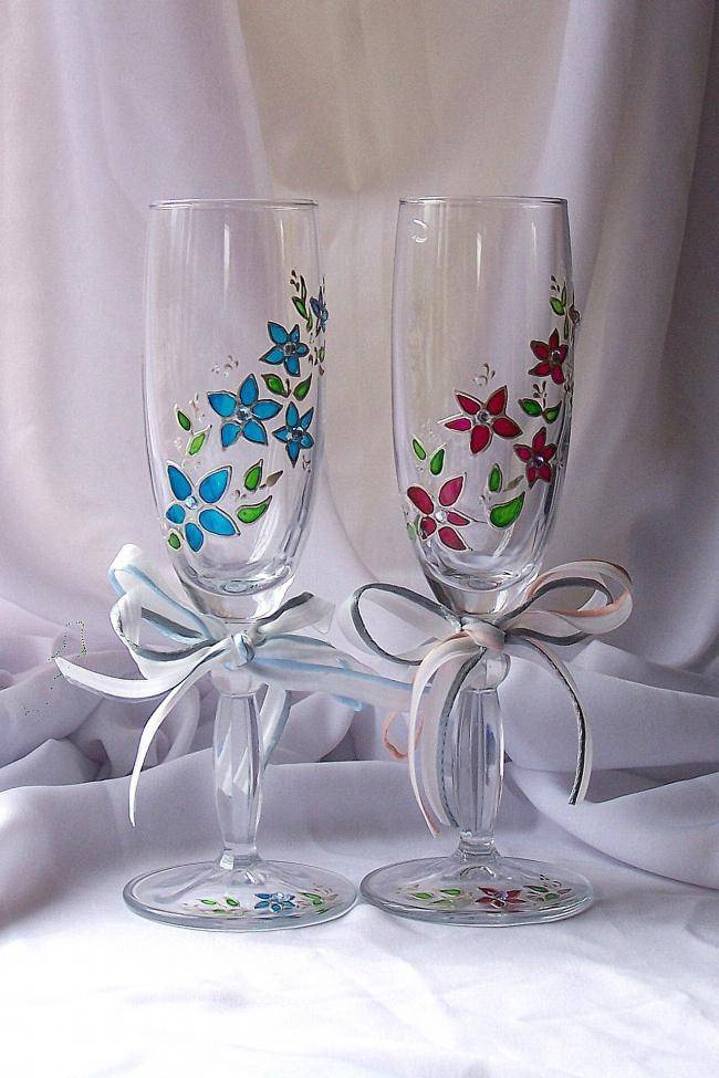 Роспись по стеклу: как украсить свадебные бокалы своими руками