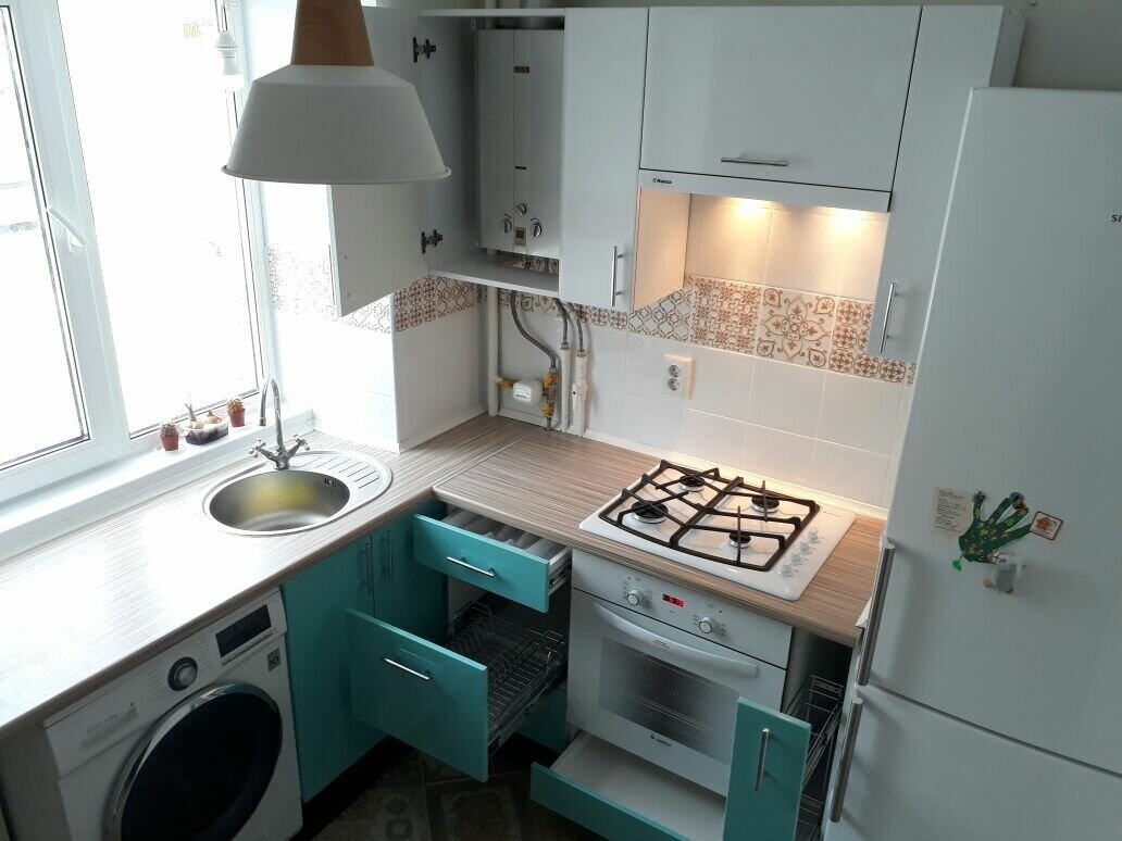 Планировка кухни 5,5 кв.м.: холодильник и газовая плита