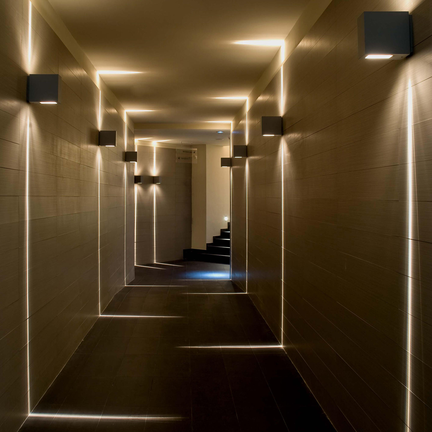 Светодиодная подсветка в коридоре