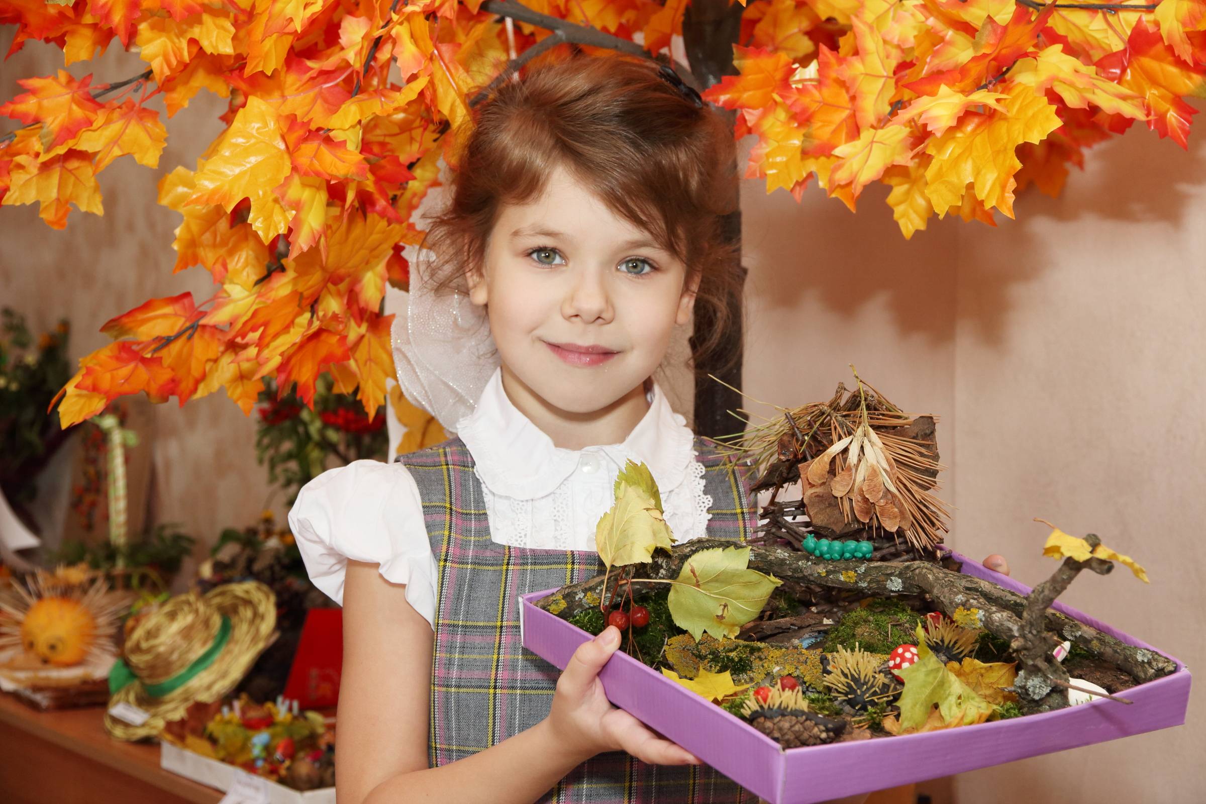 Осенние поделки (113 фото) - новые идеи из осенних материалов для школы и детского садика