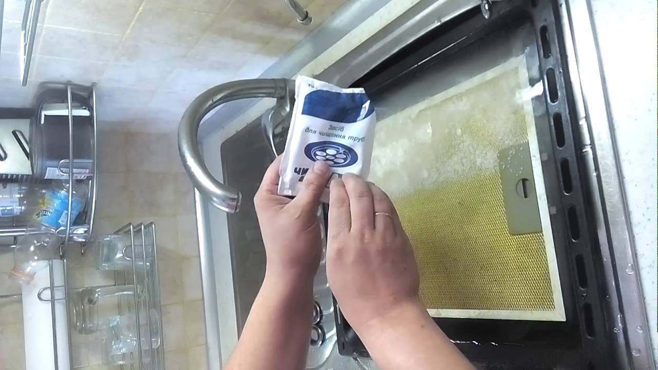 Свежий воздух на кухне: как почистить вытяжку