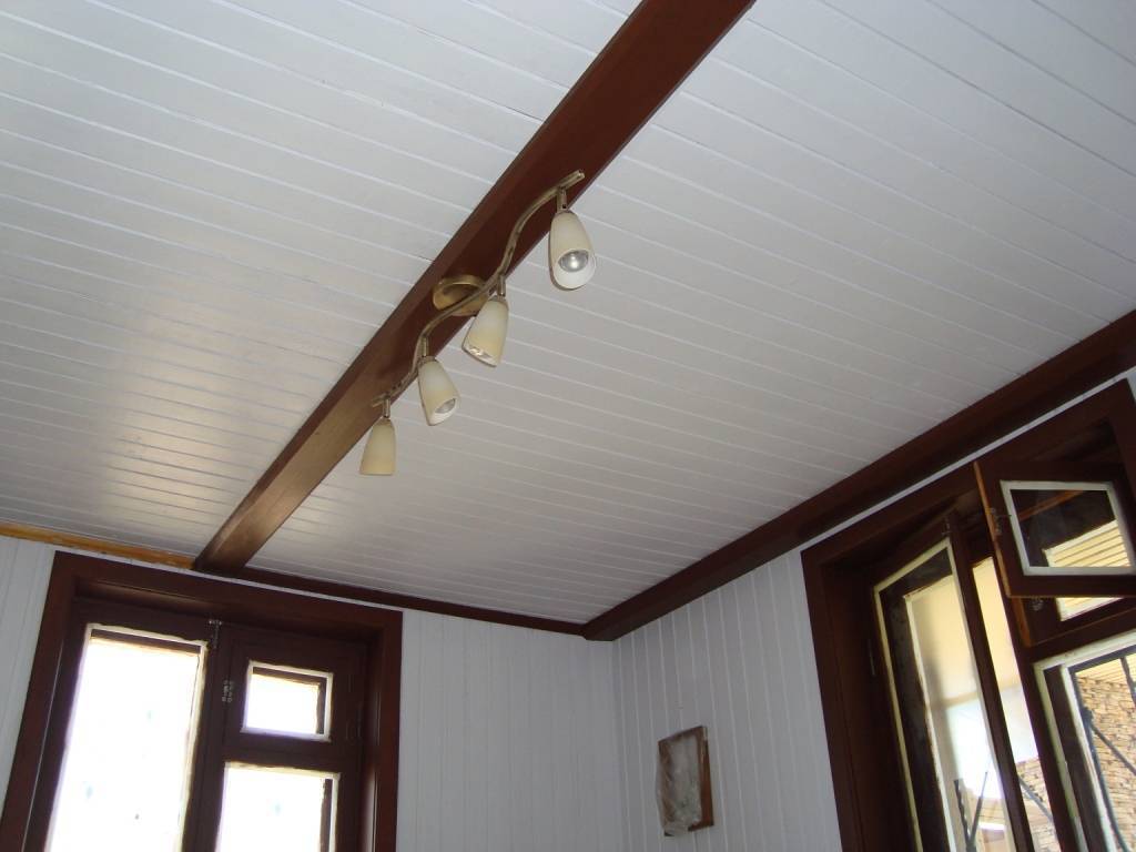 Чем отделать потолок на даче: чем сделать, варианты отделки своими руками, чем покрыть потолок, ремонт, дизайн
