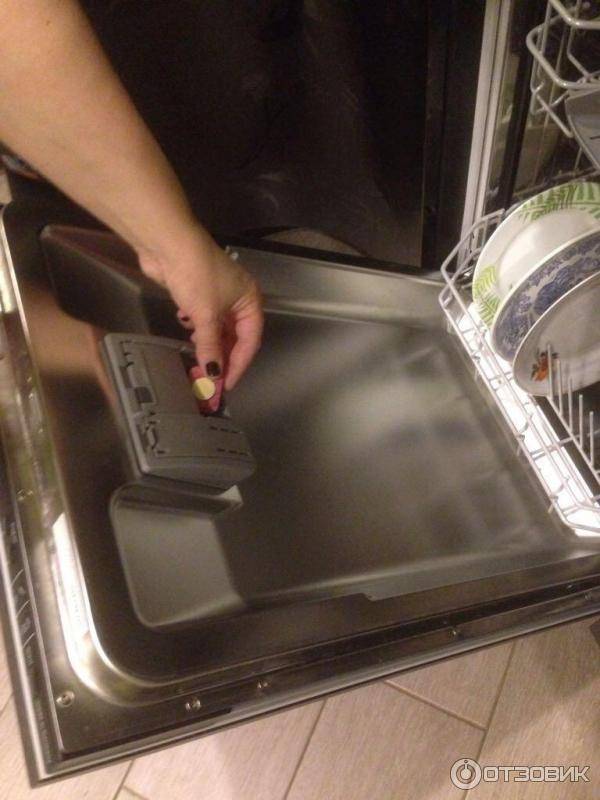 В посудомойке не растворяется таблетка, какие причины и неполадки способны вывести из строя машину