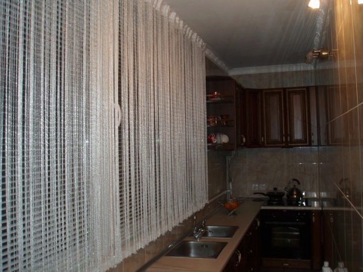 Нитяные шторы: как украсить дом декоративной кисеей