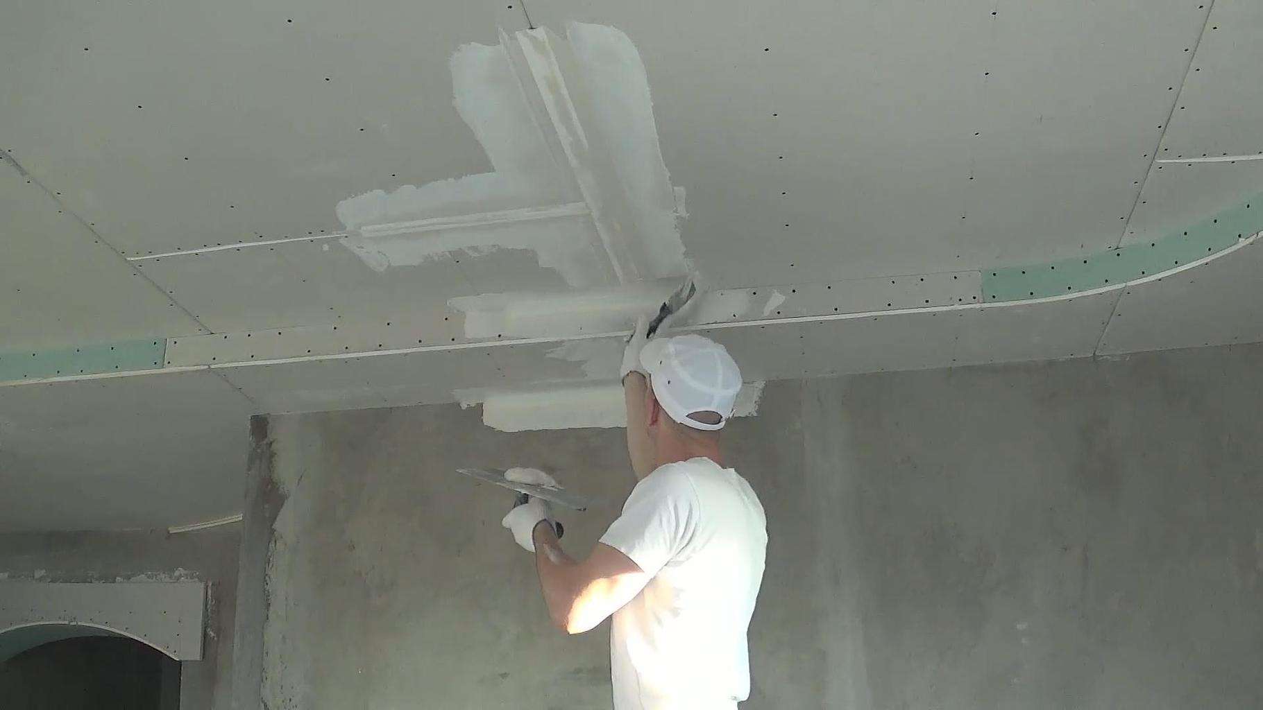 Как правильно шпаклевать потолок под покраску: инструкция для начинающих - samvsestroy.ru