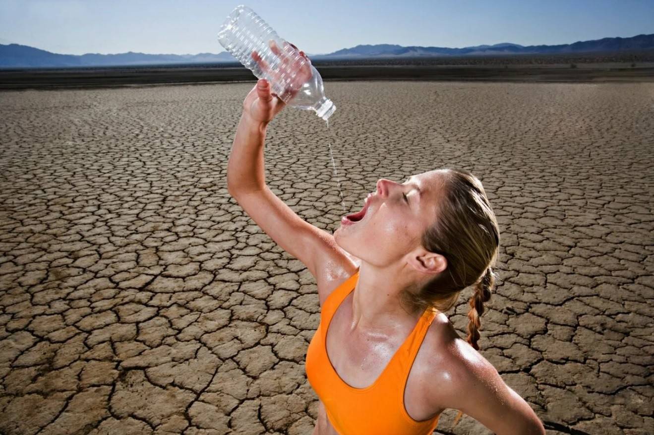 Пять признаков того, что вы пьете мало воды, и как рассчитать дневную норму