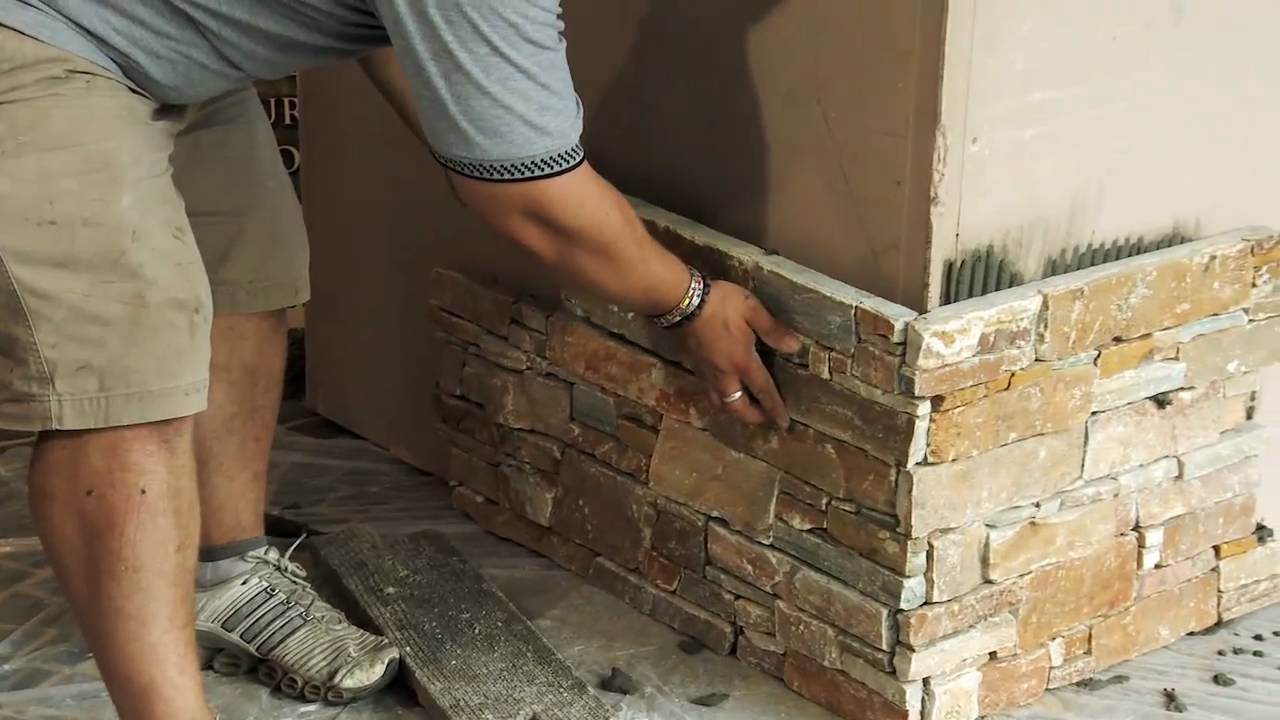 Как и чем клеить декоративный камень на стены