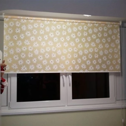 Рулонные шторы на кухню: 75 фото в интерьере, лучшие идеи оформления окна