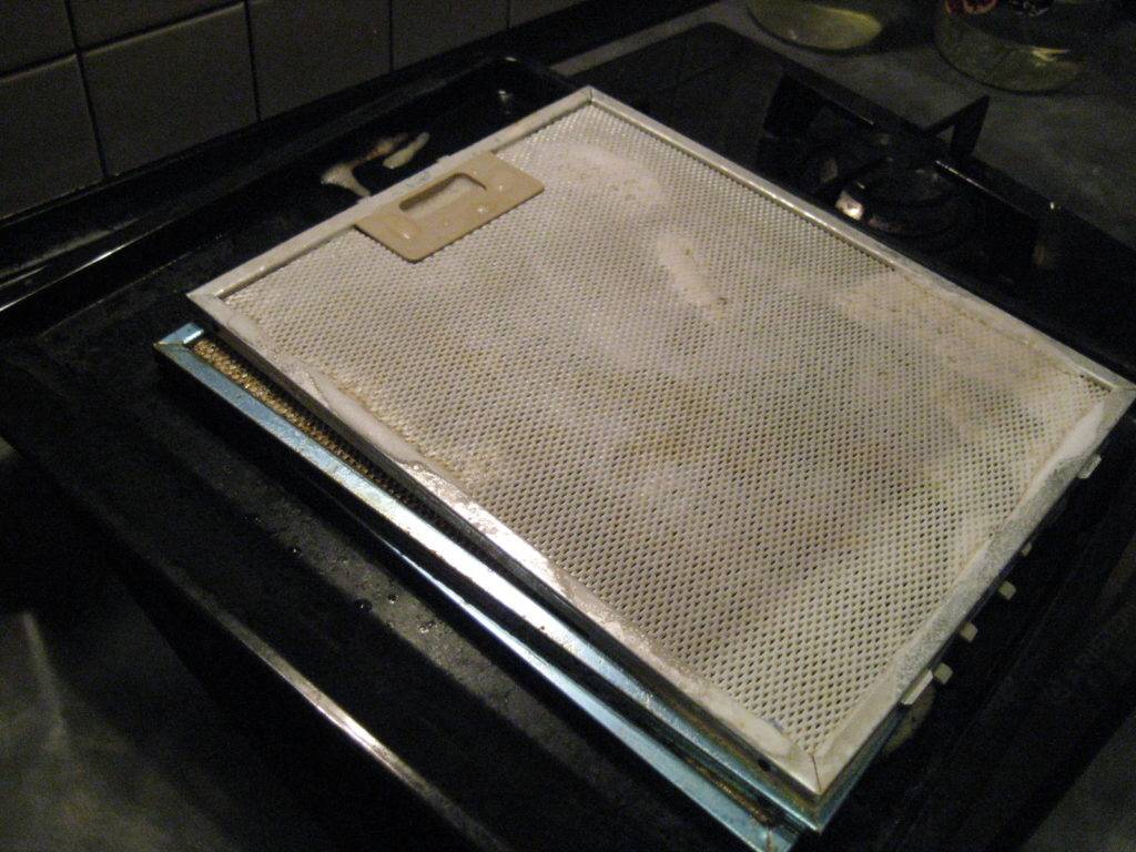 Воздухоочиститель для кухни над плитой (18 фото): чем отличаются от вытяжек, какие бывают и как выбрать