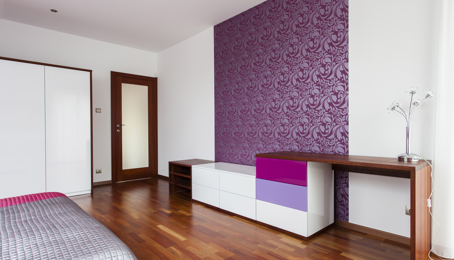 Сочетание обоев в интерьере по цвету: как подобрать отделку под мебель (фото)