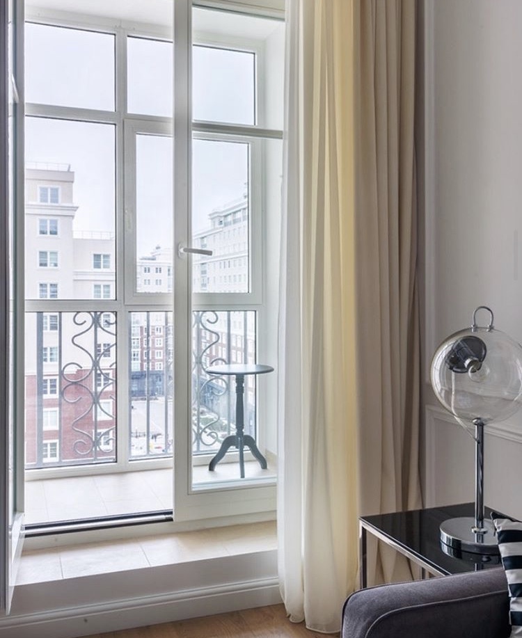 Французские окна на балкон в квартире: смотрите 21 фото от dekorin!