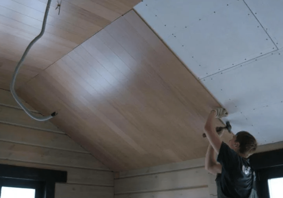 Потолок из ламината в интерьере: как закрепить своими руками (фото)