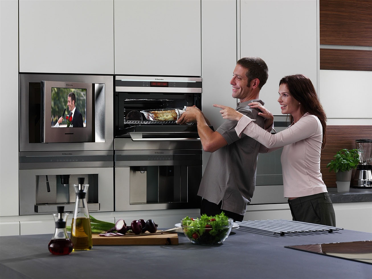 Встраиваемый телевизор для кухни