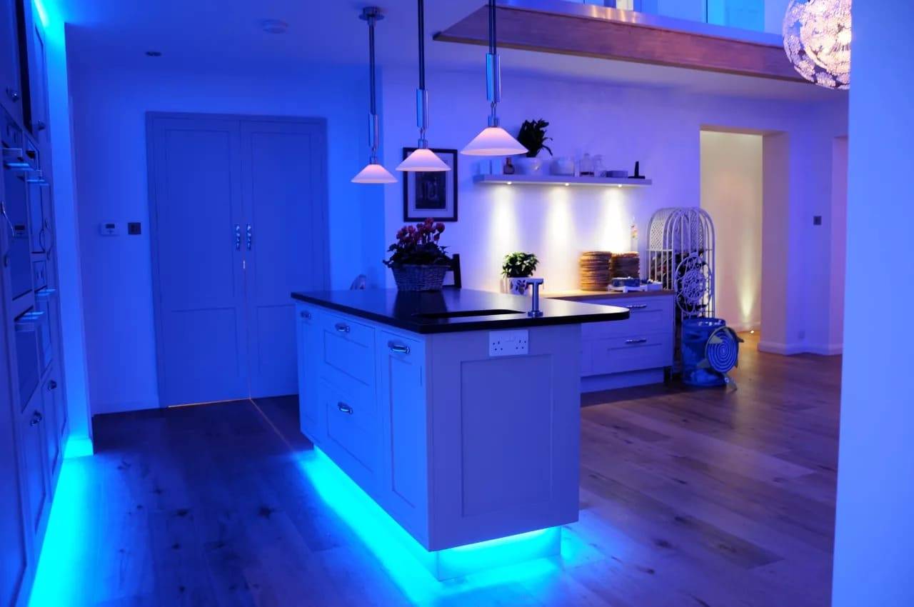 Подсветка для кухне: схема подключения своими руками, освещение рабочей зоны, световая планка для кухонного гарнитура светодиодной лентой