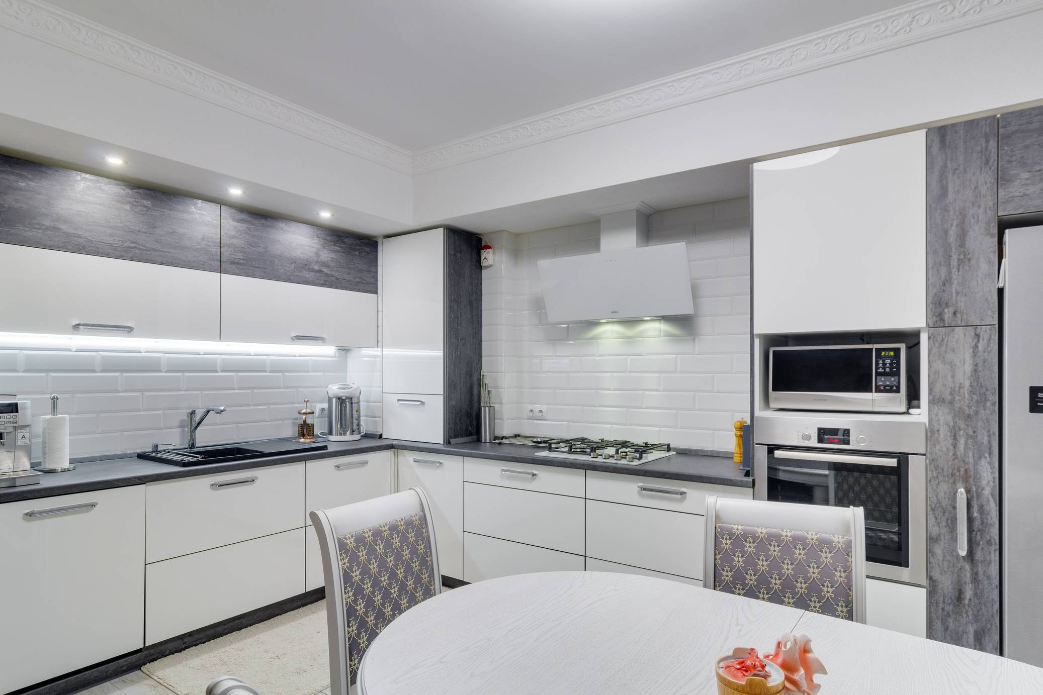 Серый цвет в интерьере кухни - 89 фото красивого дизайна 2017 года