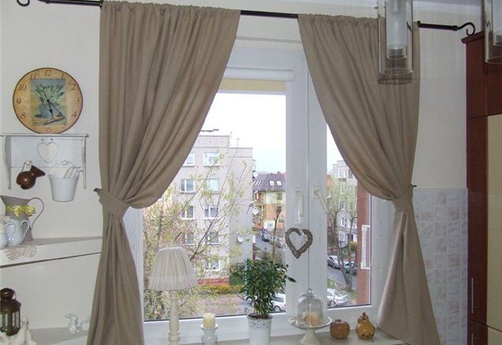 Короткие шторы для кухни – дизайн, цвет, фасон (фото в интерьере)