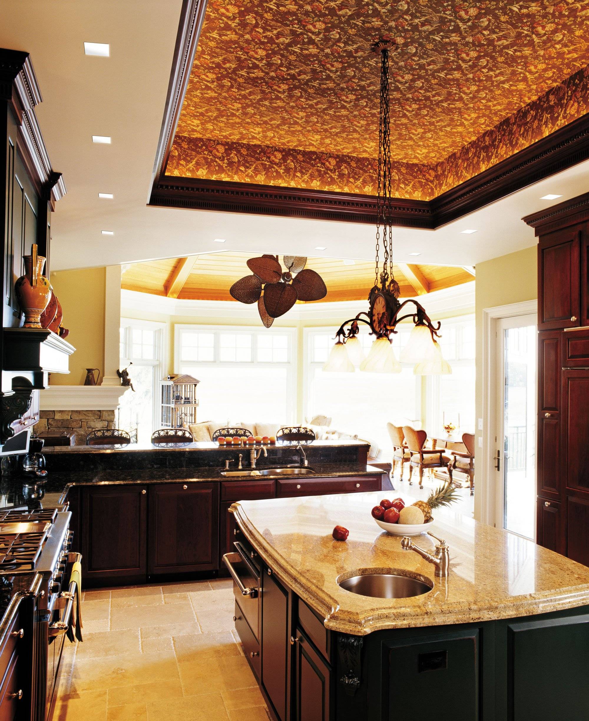Дизайн потолка на кухне: идеи оформления с фото