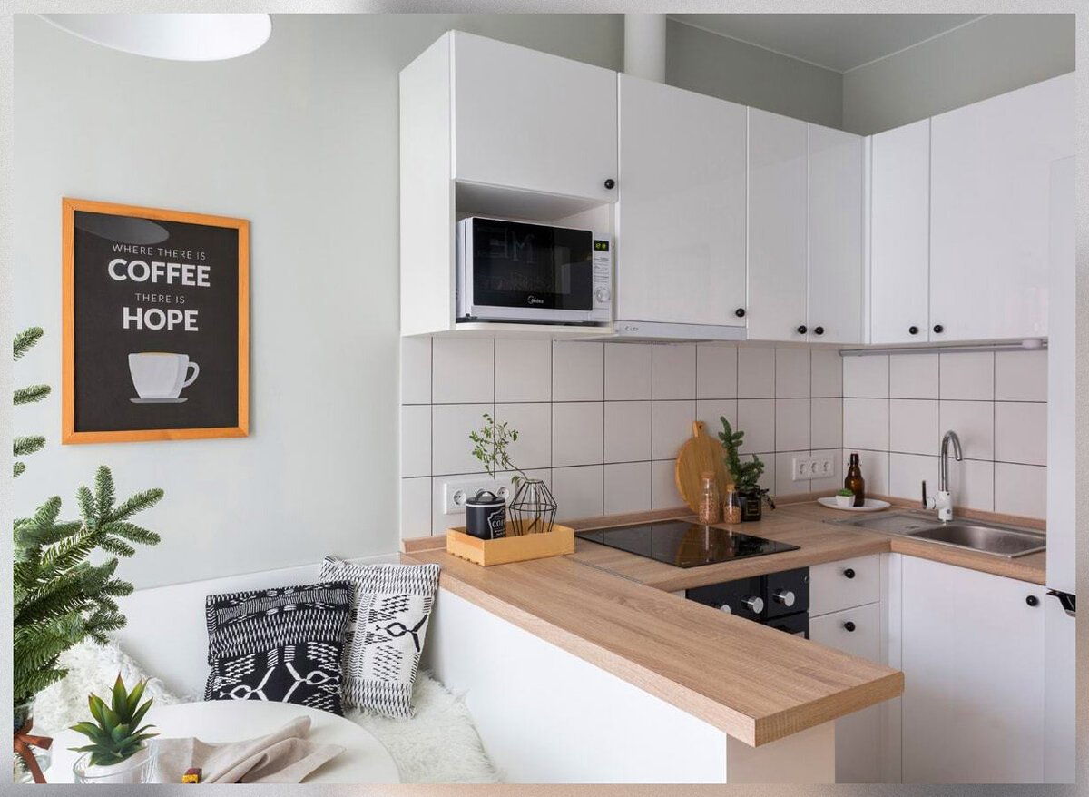 Интерьер П-образной белой кухни 12 кв м в скандинавском стиле