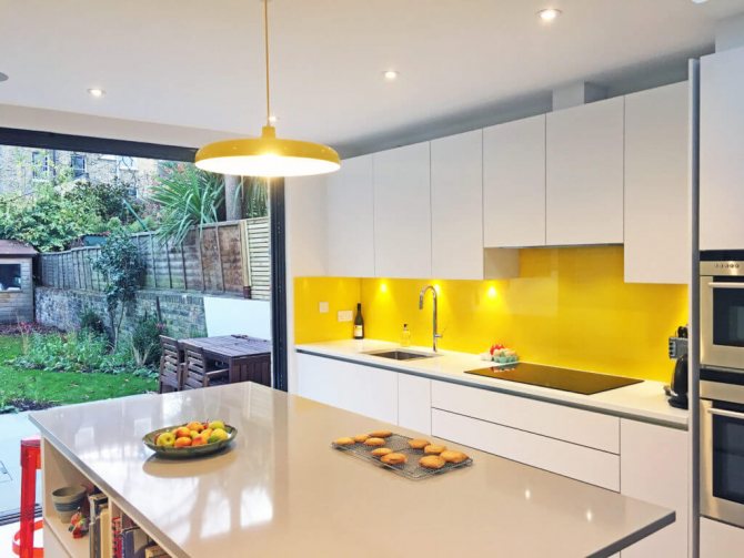 Дизайн кухни с холодильником: расположение, цвет, стиль, фото-идеи