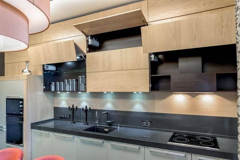Установка верхних шкафов кухни: как повесить кухонные шкафы на планку, рейку, фартук