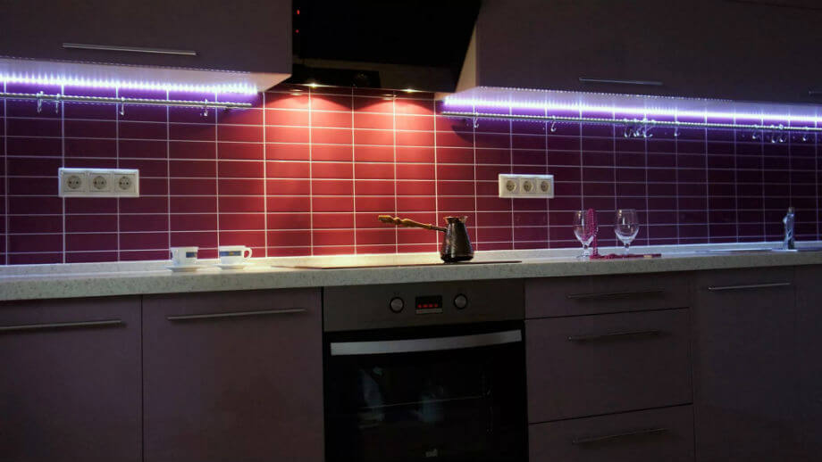 Светодиодная подсветка фартука на кухне своими руками – основные преимущества