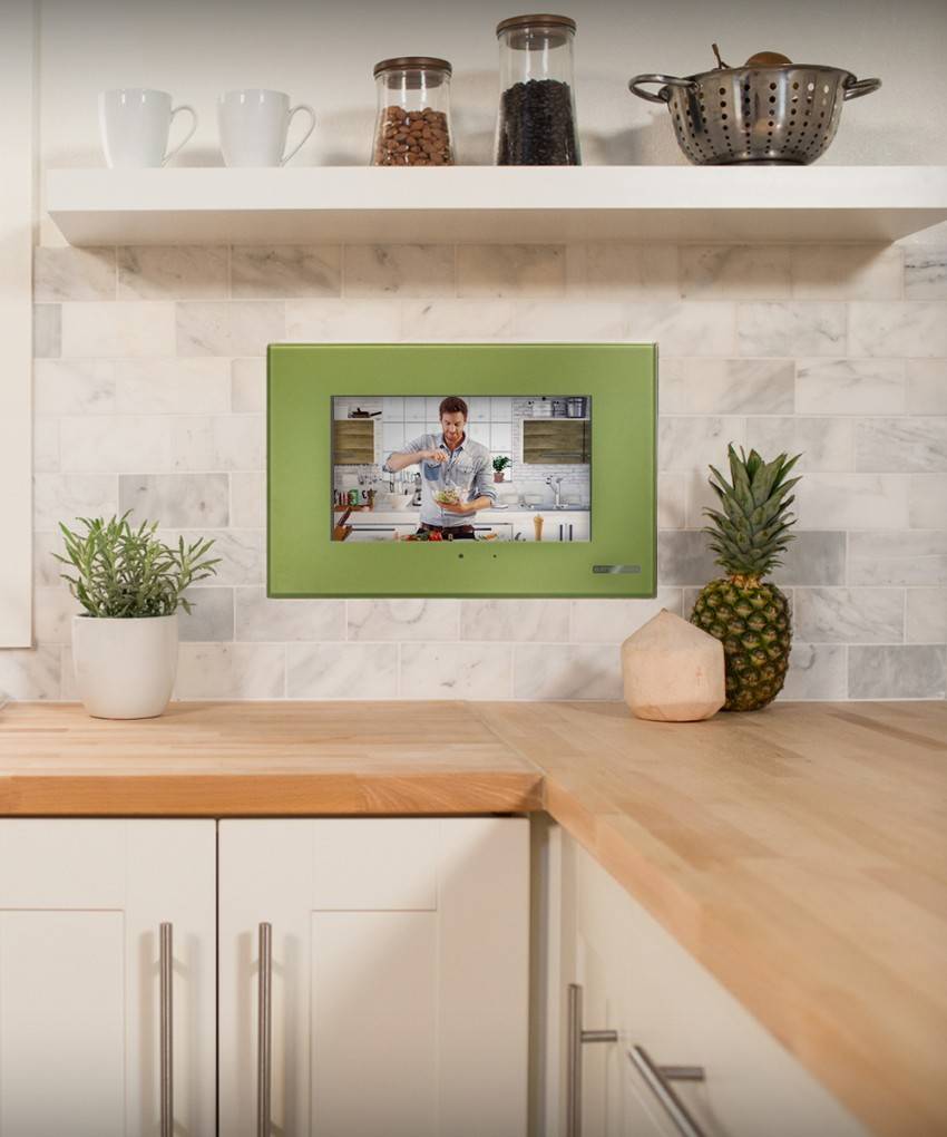 У 90% людей он есть – где повесить телевизор на кухне: обзор +видео