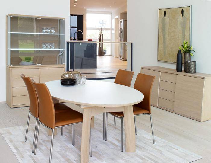 Круглый стол для кухни  2021 — 50 лучших вариантов. фото интерьеров