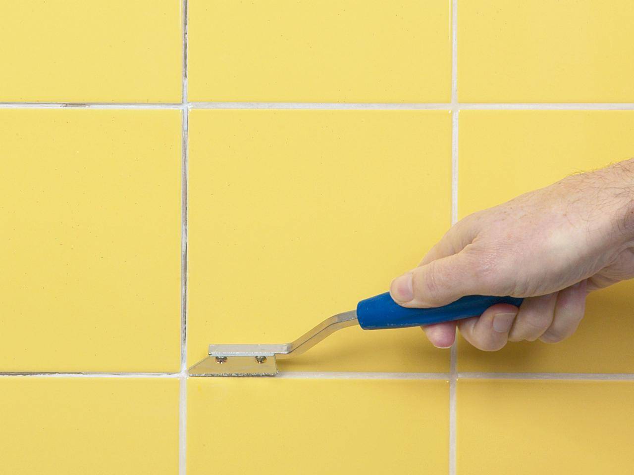 Как затирать швы на плитке на полу своими руками: как затереть швы на плитке на полу затиркой