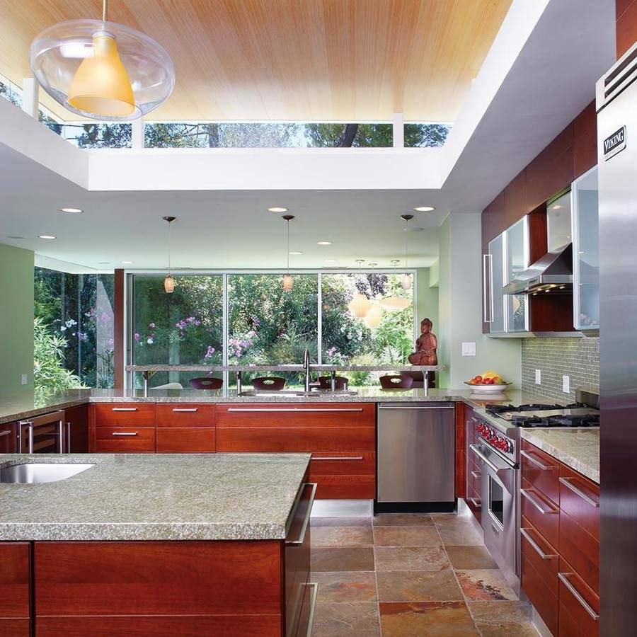 Какой лучше сделать потолок на кухне?