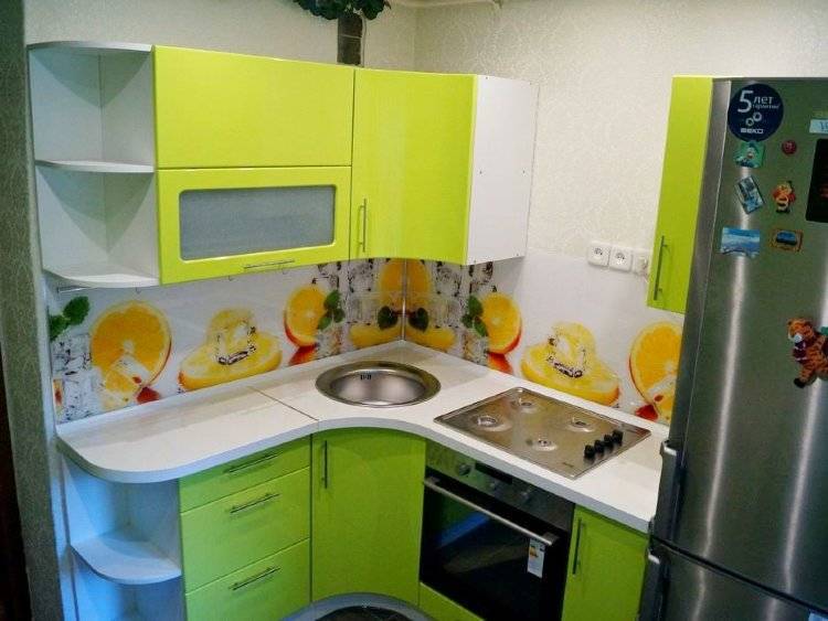 Кухонные гарнитуры для маленькой кухни (30 фото)
