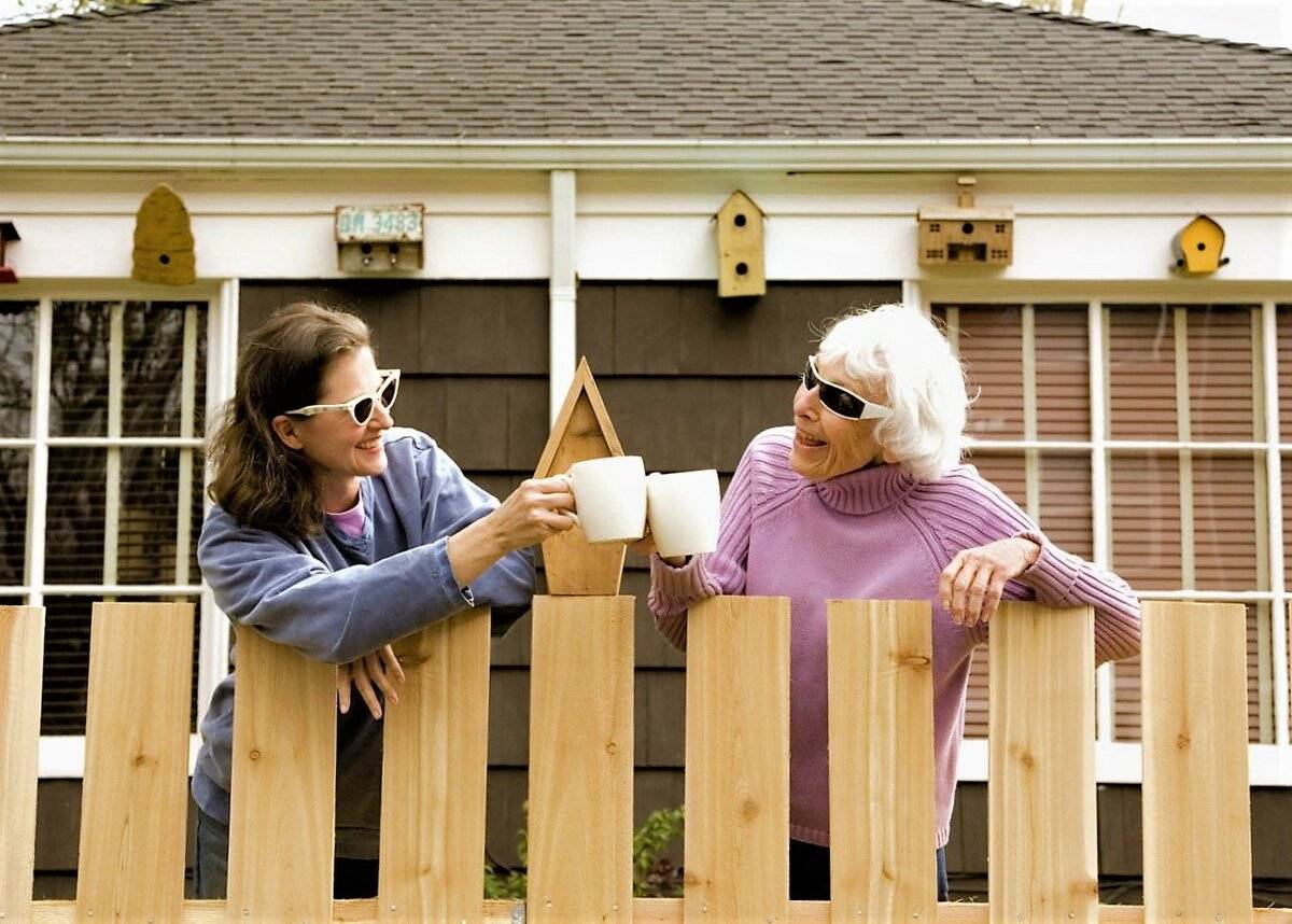 8 правил, которые помогут подружиться с соседями