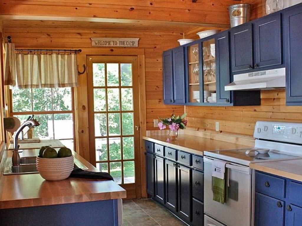 Каким цветом покрасить стены на кухне в деревянном доме фото