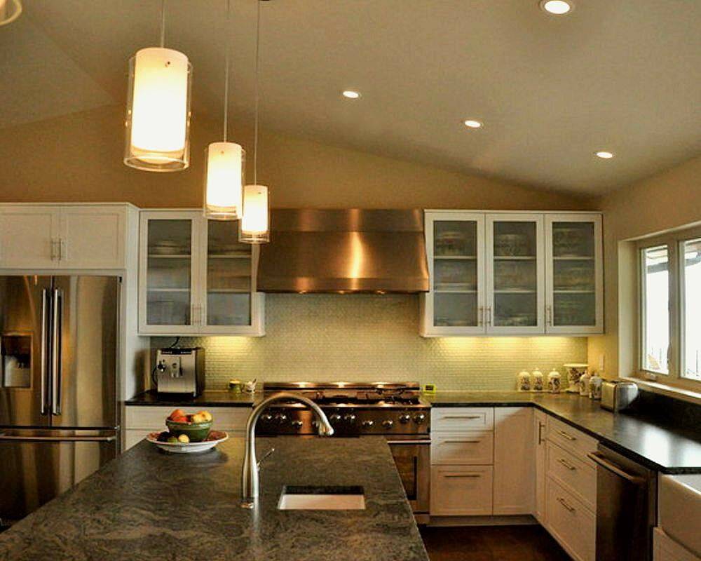 Освещение на кухне с натяжным потолком: фото вариантов расположения светильников